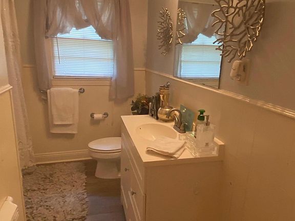 4th image of 1718 Creekmore Ln