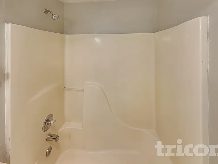 1105 Village Pkwy E — Photo 10