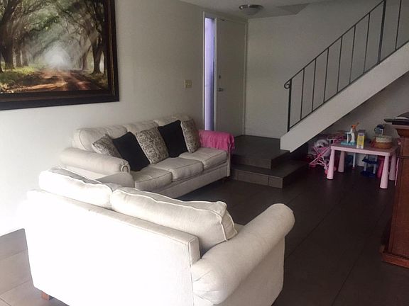 3rd image of 279 Sunnyhills Dr