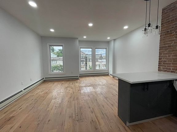 3rd image of 623 Bramhall Ave Floor 2