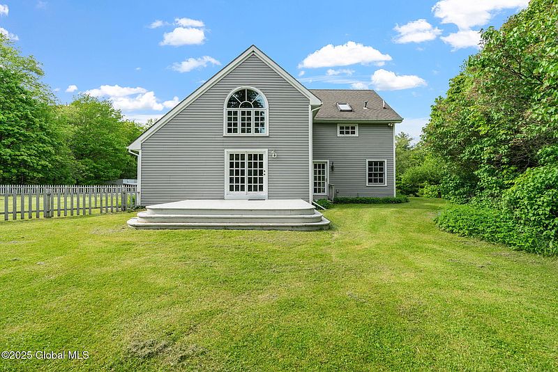 4th image of 141 Beacon Hill Road