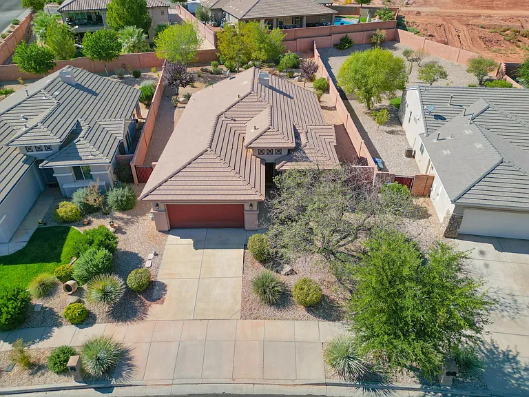 1775 N Overland Trails Dr — Photo 3