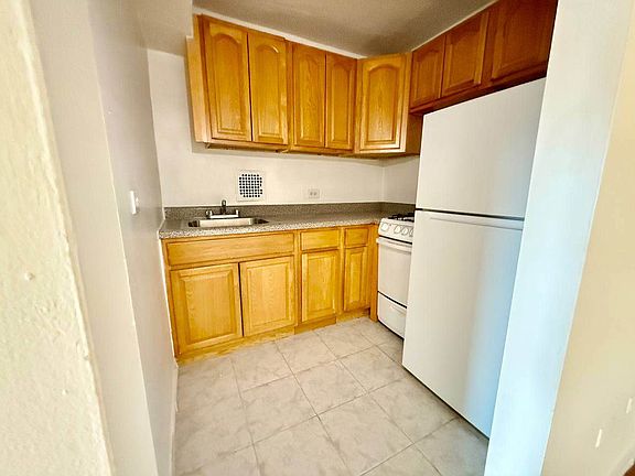 3rd image of 399 Ocean Pkwy APT 5G