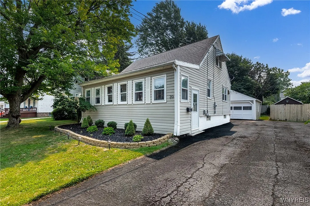 20 Irving St photo 1