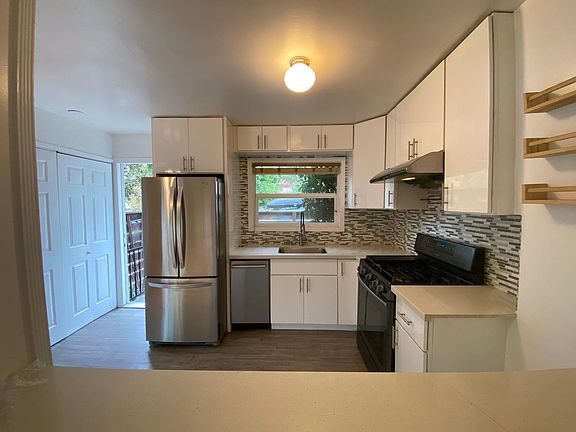 2nd image of 608 Soto St #608