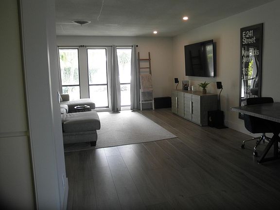 3rd image of 8301 Pine Tree Lane