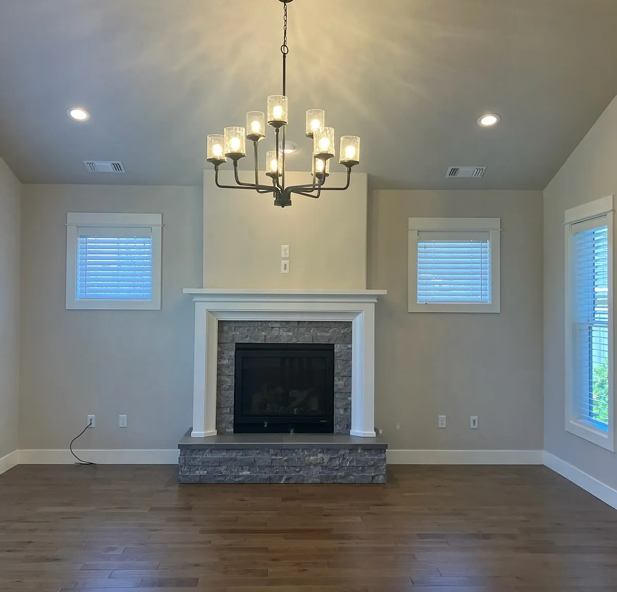 3 bed, 1577 sqft, $2,300 — Photo 2