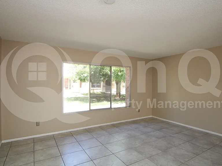 3843 S Mill Ave — Photo 6