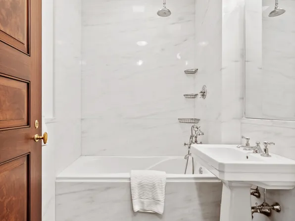 823 Park Avenue image 13 of 16