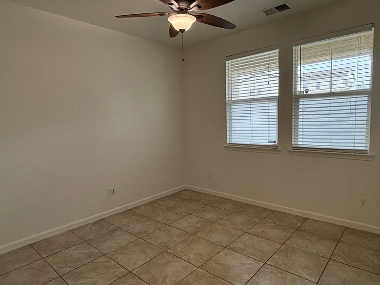 2405 El Vaquero Dr — Photo 3