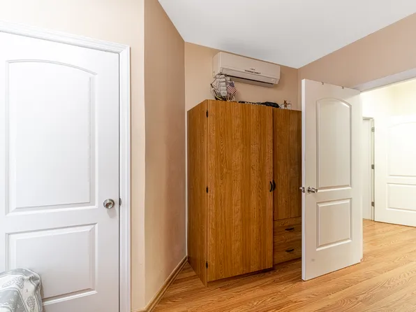 3817 Oceanic Avenue image 30 of 37