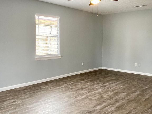 3rd image of 810 10th Ave S