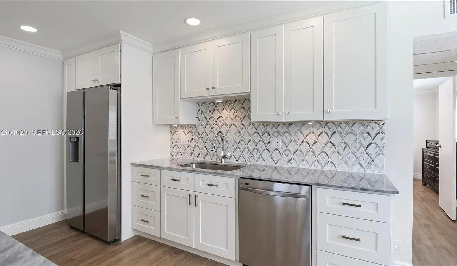 Kings Point Saxony Condos — Photo 4