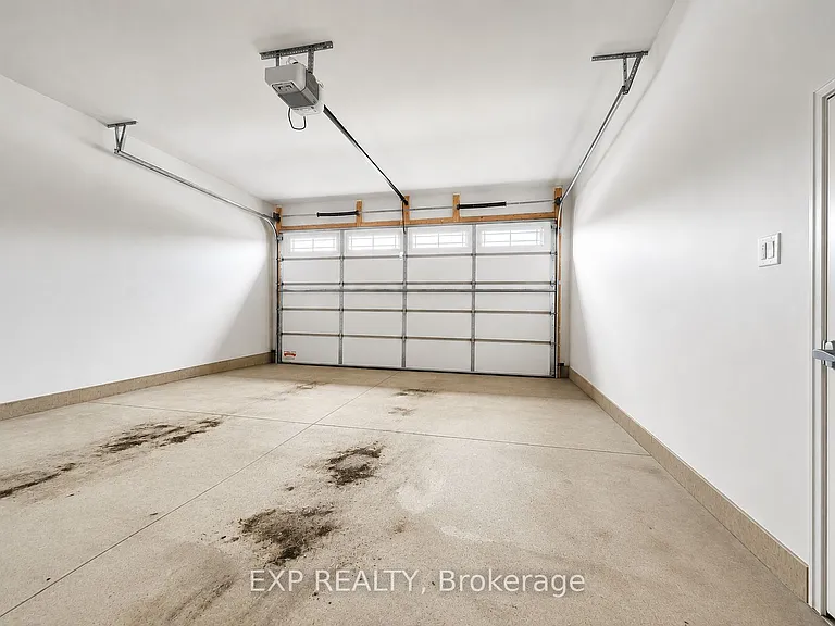 137 Susan Dr — Photo 12