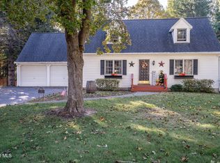 4 Bellwood Ln, Castleton, NY 12033