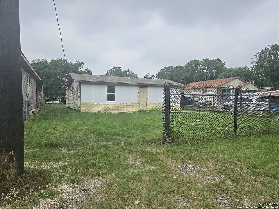 1st image of 907 Hough