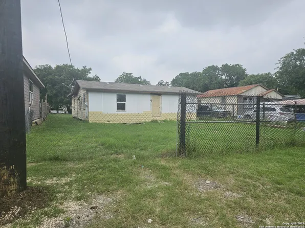 907 Hough, Adkins, TX 78101