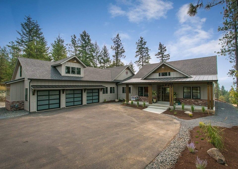 2nd image of 1790 S Tumble Creek Rd