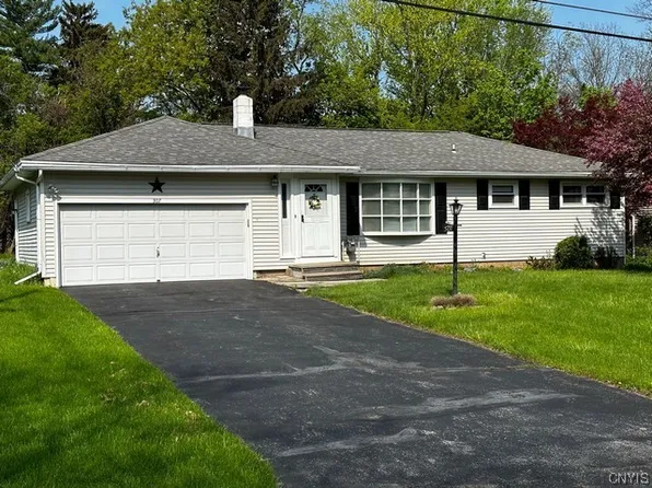 307 Palmer Dr, Fayetteville, NY 13066