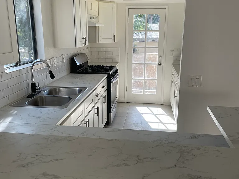 313 E Pine St #9 — Photo 4