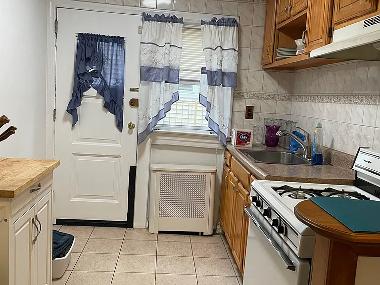 16 Kelly Pkwy #1 — Photo 3