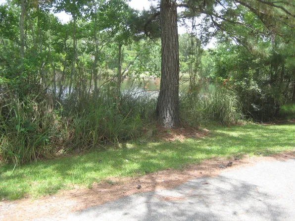 Cypress Bayou Ln, Lacombe, LA 70445