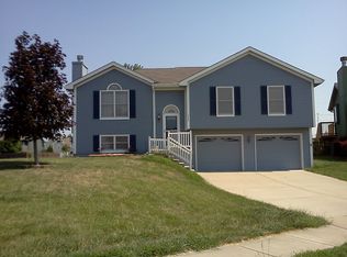 1208 Robin Cir, Liberty, MO 64068