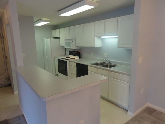 4th image of 2640 Netherland Dr APT 102