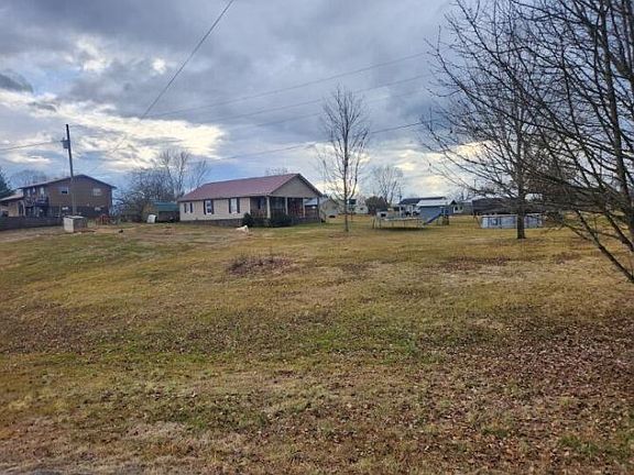 2nd image of 105 Hagood Dr