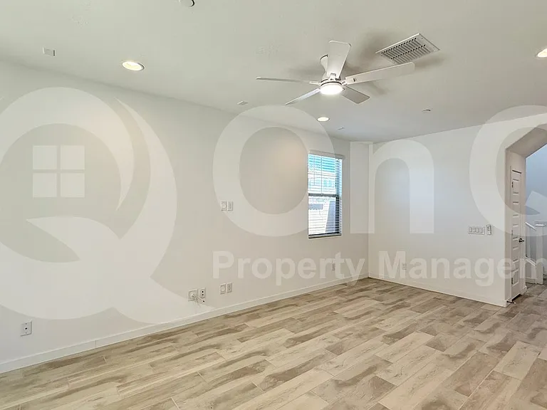 636 S Jacana Ln — Photo 3