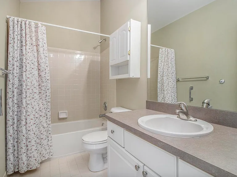 5974 Versailles Ave — Photo 26