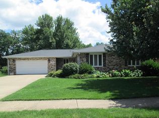 1826 Valle Vista Blvd, Pekin, IL 61554