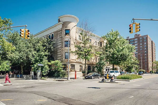 Rented by Nooklyn NYC LLC | media 37