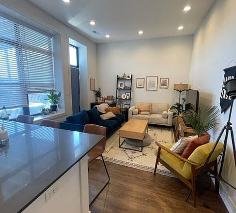 3rd image of 1749 W Chicago Ave #3R
