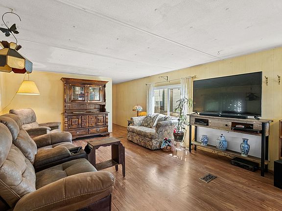 3rd image of 4597 View Rd