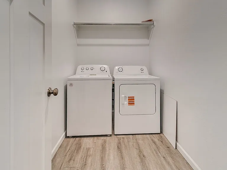 1425 E Park Pl — Photo 11
