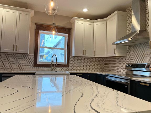 2nd image of 834 Prospect Ave #3