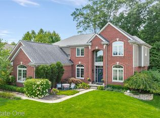 5778 Strawberry Cir, Commerce Township, MI