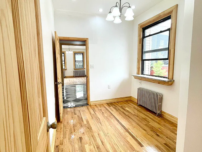 252 Devoe St #V — Photo 4