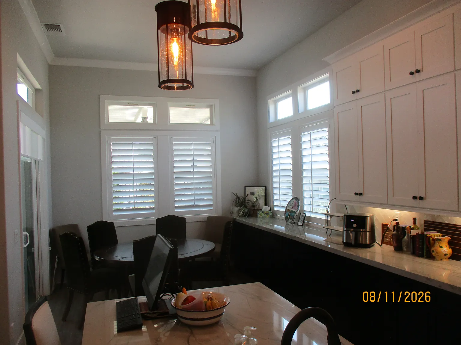 3 bed, 3.5 bath, 2552 sqft, $5,000 — Photo 3