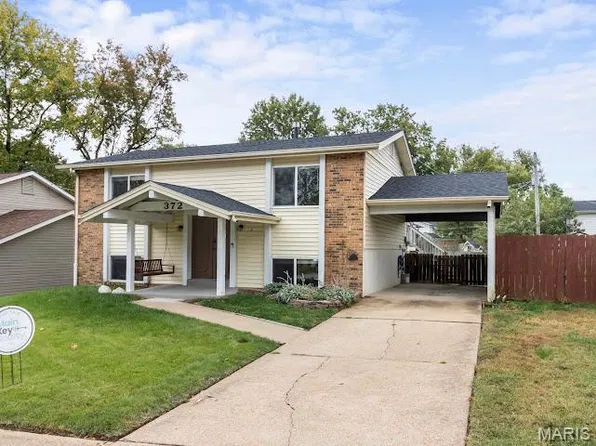 372 Messina Dr, Ballwin, MO 63021
