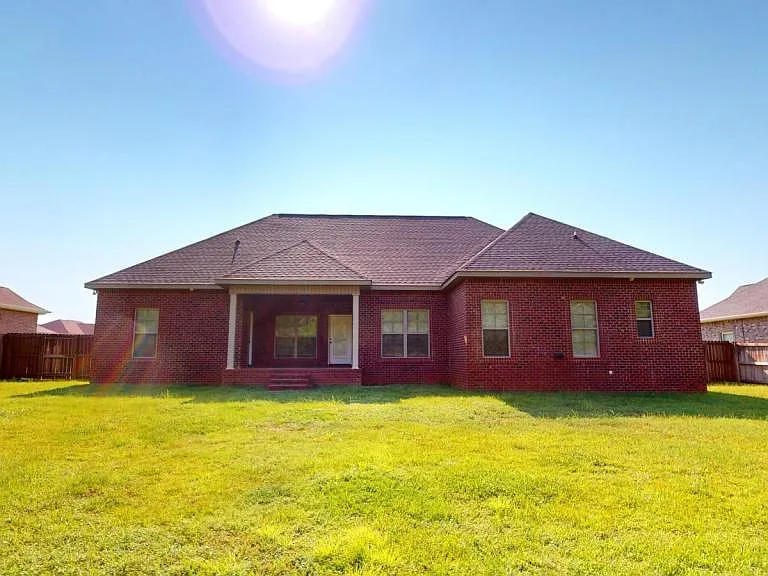 1006 Legacy Dr — Photo 32