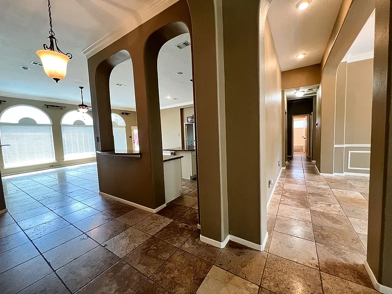 2215 Dorman Ct — Photo 8