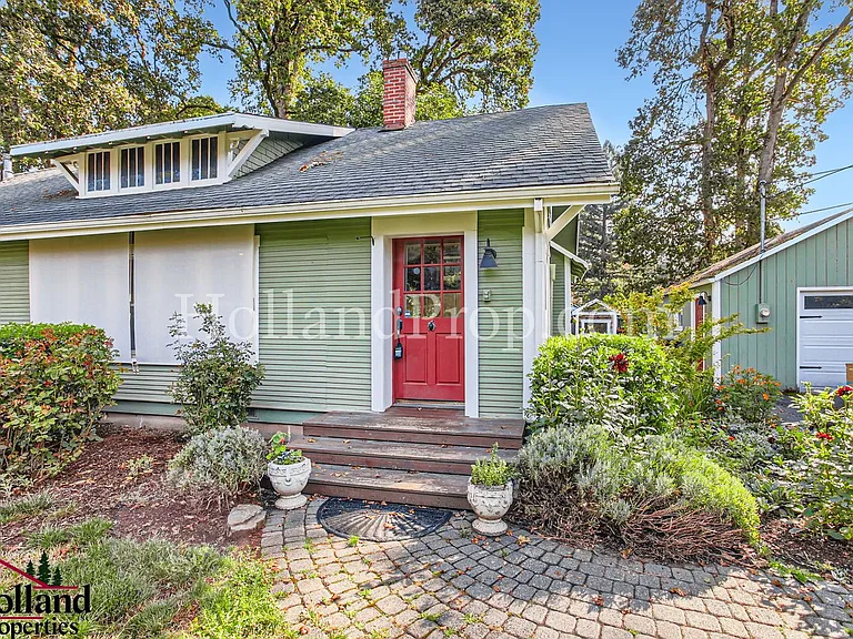3257 NE Brogden St — Photo 3
