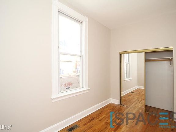 3rd image of 2110 N Oakley Ave #2