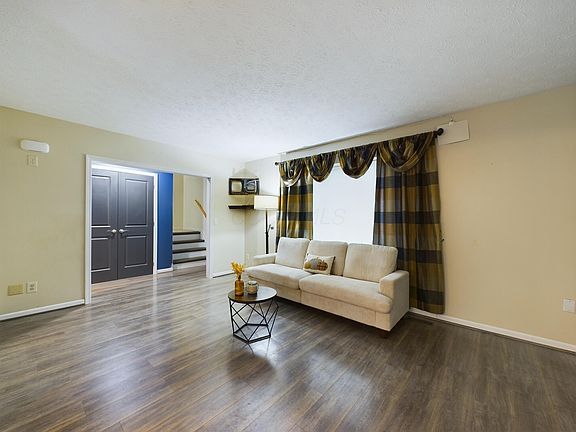 3rd image of 679 Blackoak Ct