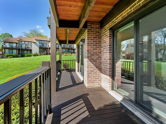 3rd image of 1070 S Lake Shore Dr #A-1
