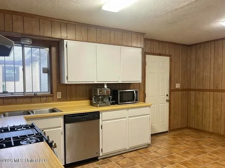 3625 Liberty St — Photo 3