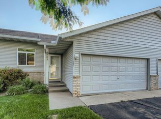 1562 Dublin Ct, Shakopee, MN 55379