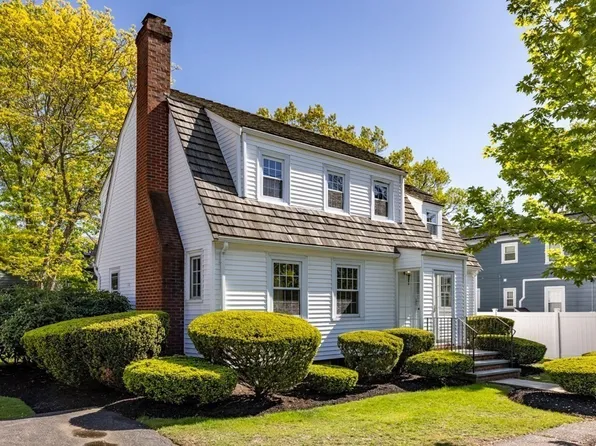 9 Courtland Cir, Milton, MA 02186